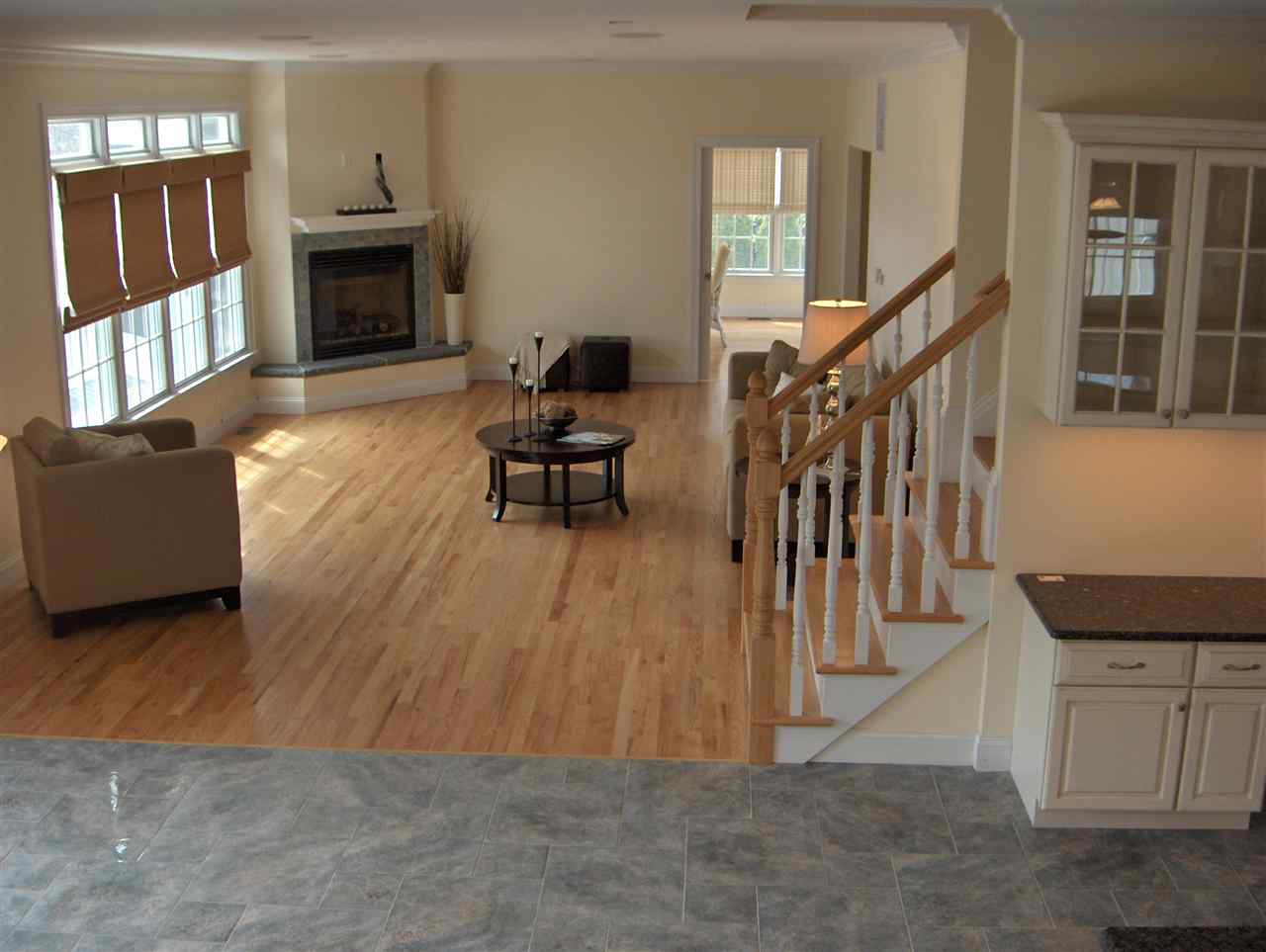 resized-2349823-Dining to LR.JPG